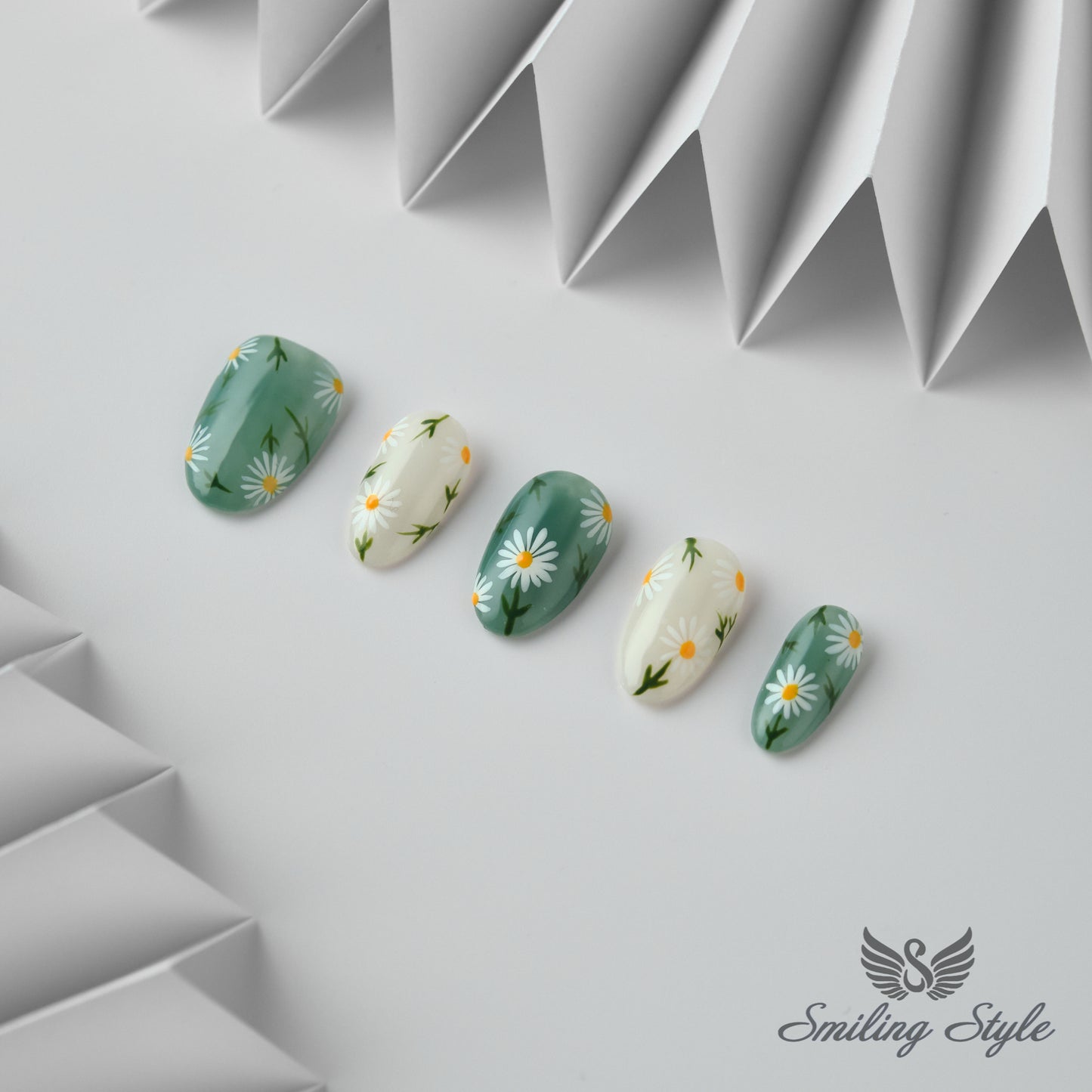 Rural Time Daisys Press On Nails by SMILINGSTYLE | Luxury Fake Nails | Reusable Nails | Handmade Nails