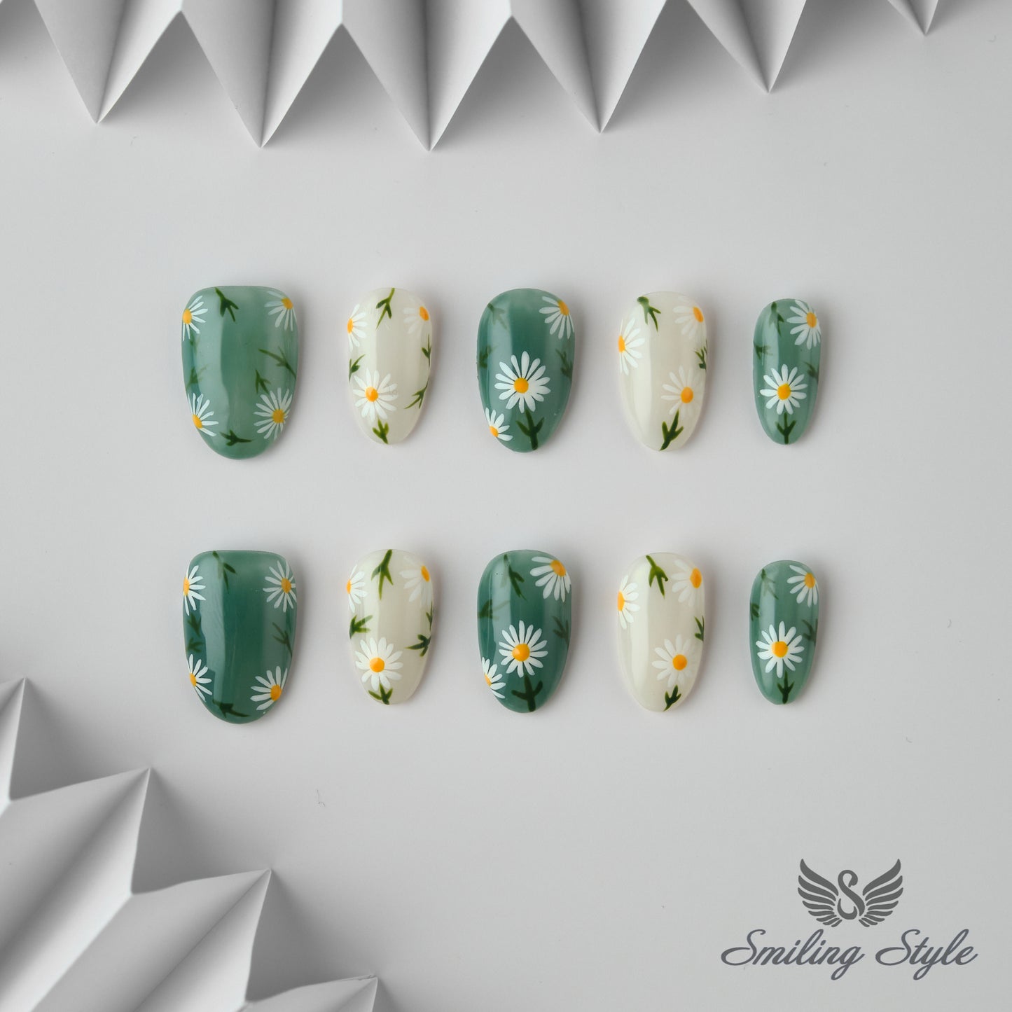 Rural Time Daisys Press On Nails by SMILINGSTYLE | Luxury Fake Nails | Reusable Nails | Handmade Nails