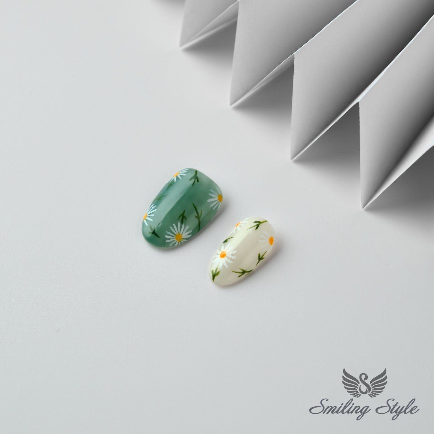 Rural Time Daisys Press On Nails by SMILINGSTYLE | Luxury Fake Nails | Reusable Nails | Handmade Nails