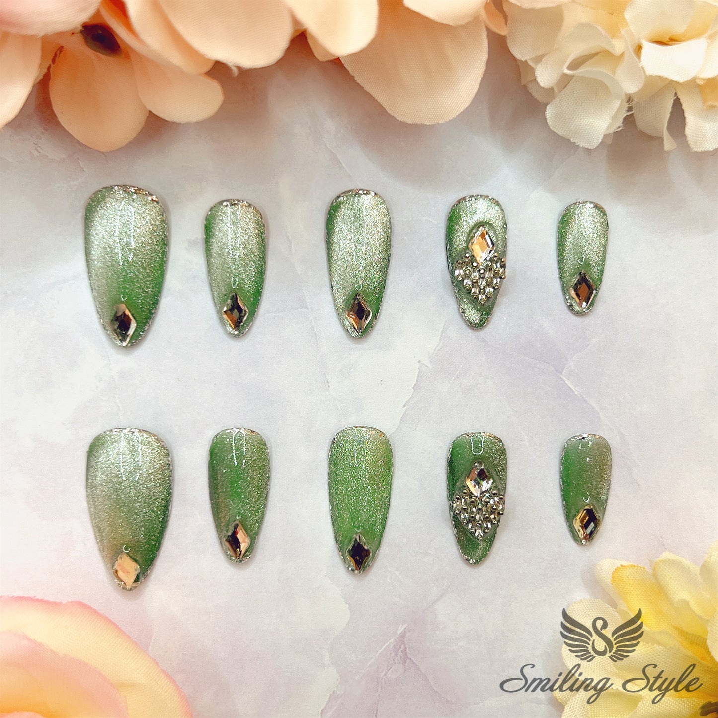 Emerald's Cat Eyes Press On Nails by SMILINGSTYLE | Luxury Fake Nails | Reusable Nails | Handmade Nails