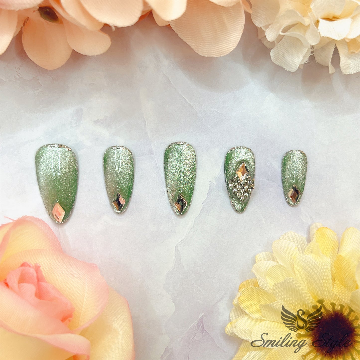 Emerald's Cat Eyes Press On Nails by SMILINGSTYLE | Luxury Fake Nails | Reusable Nails | Handmade Nails