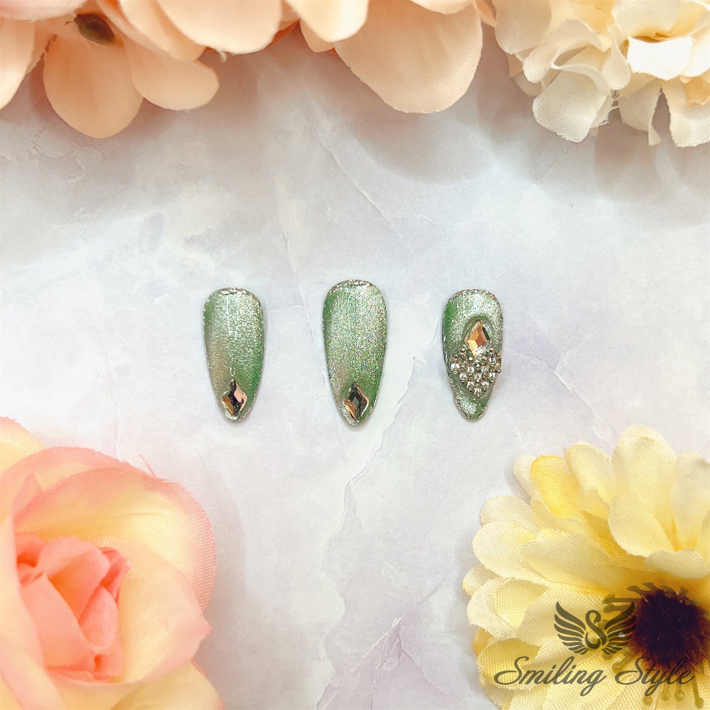 Emerald's Cat Eyes Press On Nails by SMILINGSTYLE | Luxury Fake Nails | Reusable Nails | Handmade Nails