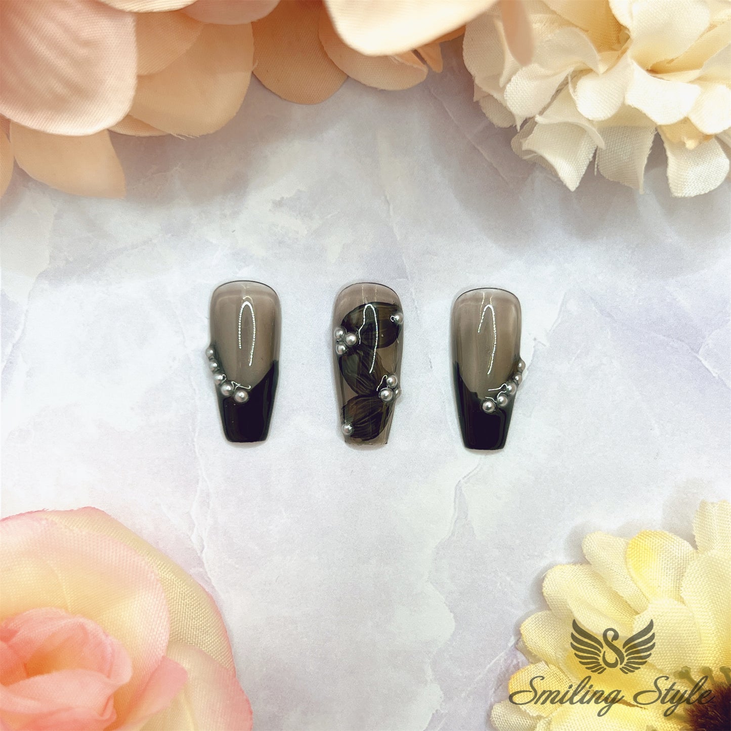 Black Swan's Streamer Press On Nails by SMILINGSTYLE | Luxury Fake Nails | Reusable Nails | Handmade Nails