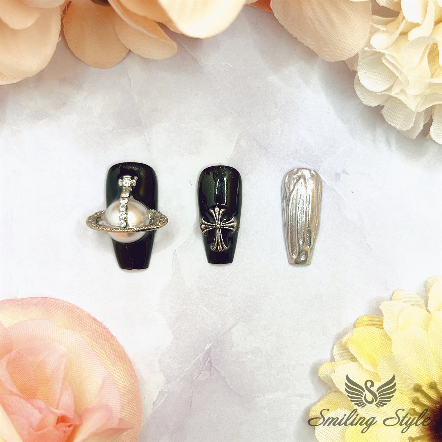 Black and Silver Queen's Mother Press On Nails by SMILINGSTYLE | Luxury Fake Nails | Reusable Nails | Handmade Nails